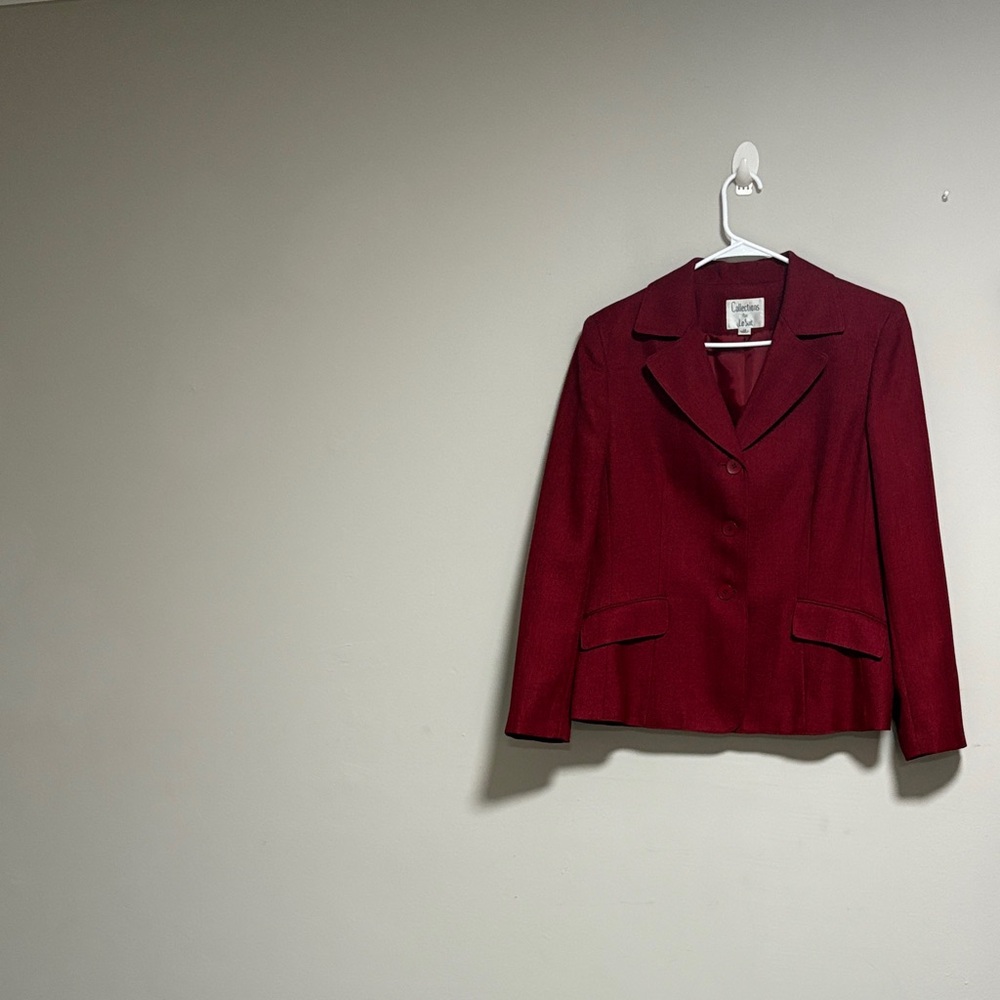 Collections for Le Suit Burgundy Suit Set - Picture 7 of 9